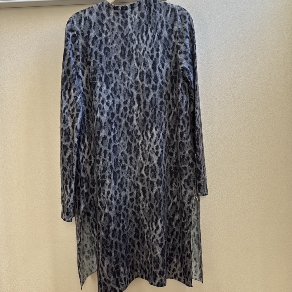 Saks Fifth Avenue Gray and Black Animal Print cashmere Sweater - Picture 6 of 7